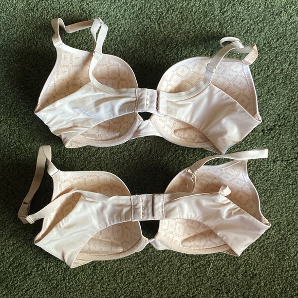 2 Victoria’s Secret Body by Victoria Demi uplift bras - Picture 2 of 10